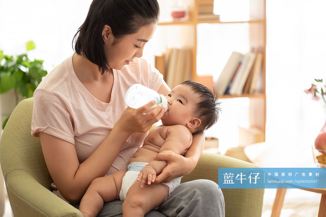 新生儿溢奶的原因及护理方法-菠萝孕育