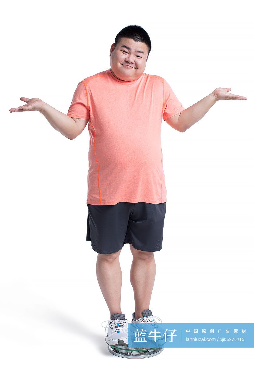 超重的年轻男士称体重