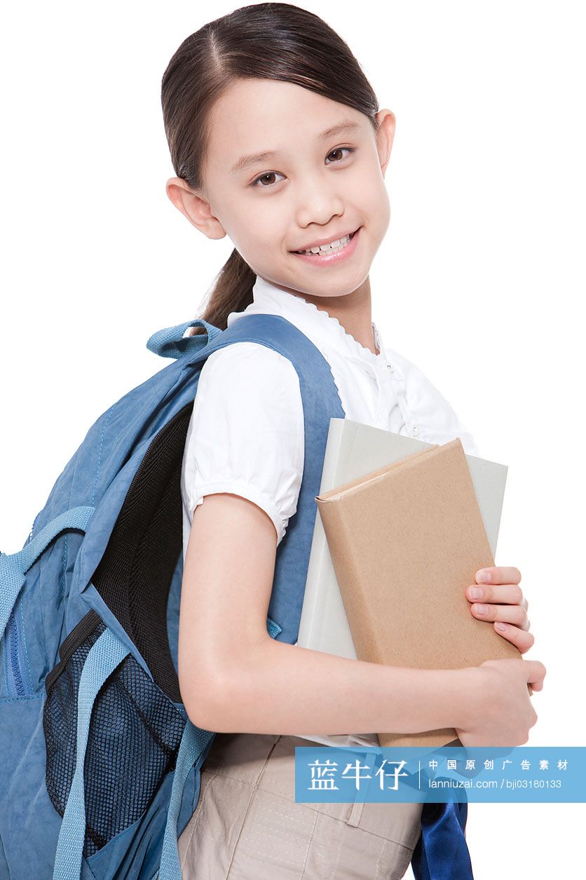 背着书包的小学女生