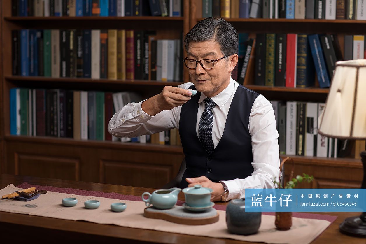 【津品茶话】喝茶时不常注意到的5个小礼节-津乔|匠制纯粹好茶