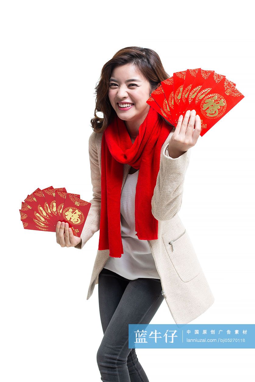 快乐的年轻女士手拿红包