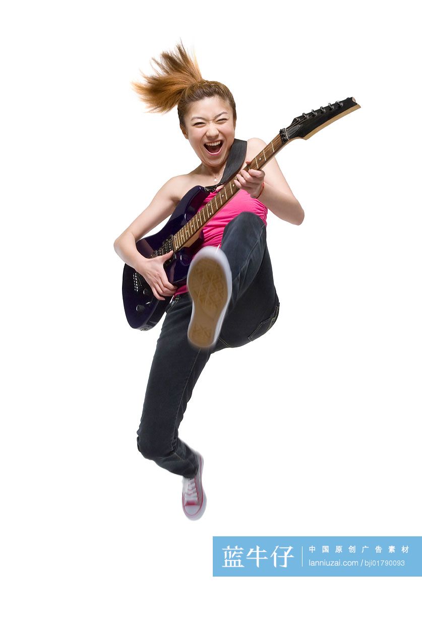 充满活力的年轻人弹吉他