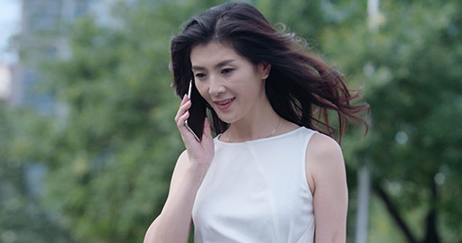 Confident Chinese businesswoman using smartphone,4K