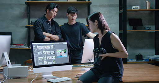 Chinese photographers working in studio,4K