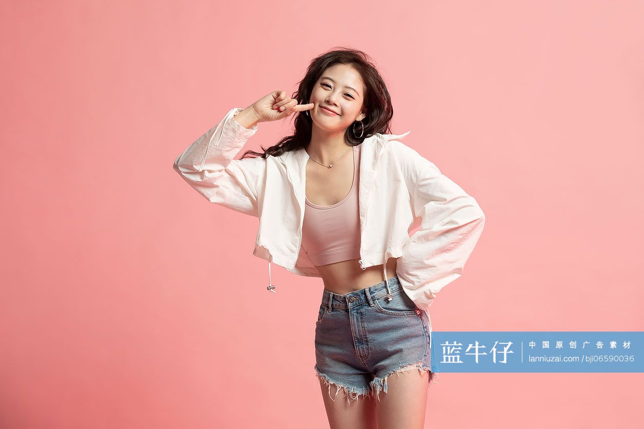 可爱的年轻女孩