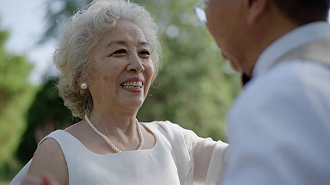 Sweet picture of older couple getting married