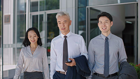 Confident Chinese business people talking,4K