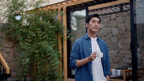 Mid adult Chinese man drinking coffee outdoors,4K