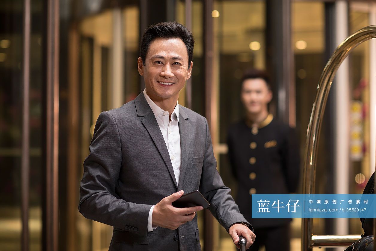 商务男士入住豪华酒店-蓝牛仔影像-中国原创广告影像素材