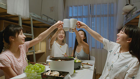 Young Chinese university students having chaffy dish in dormitory,4K