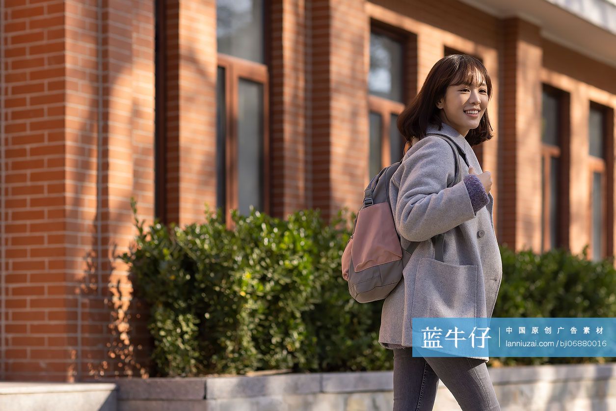 校园里的大学生