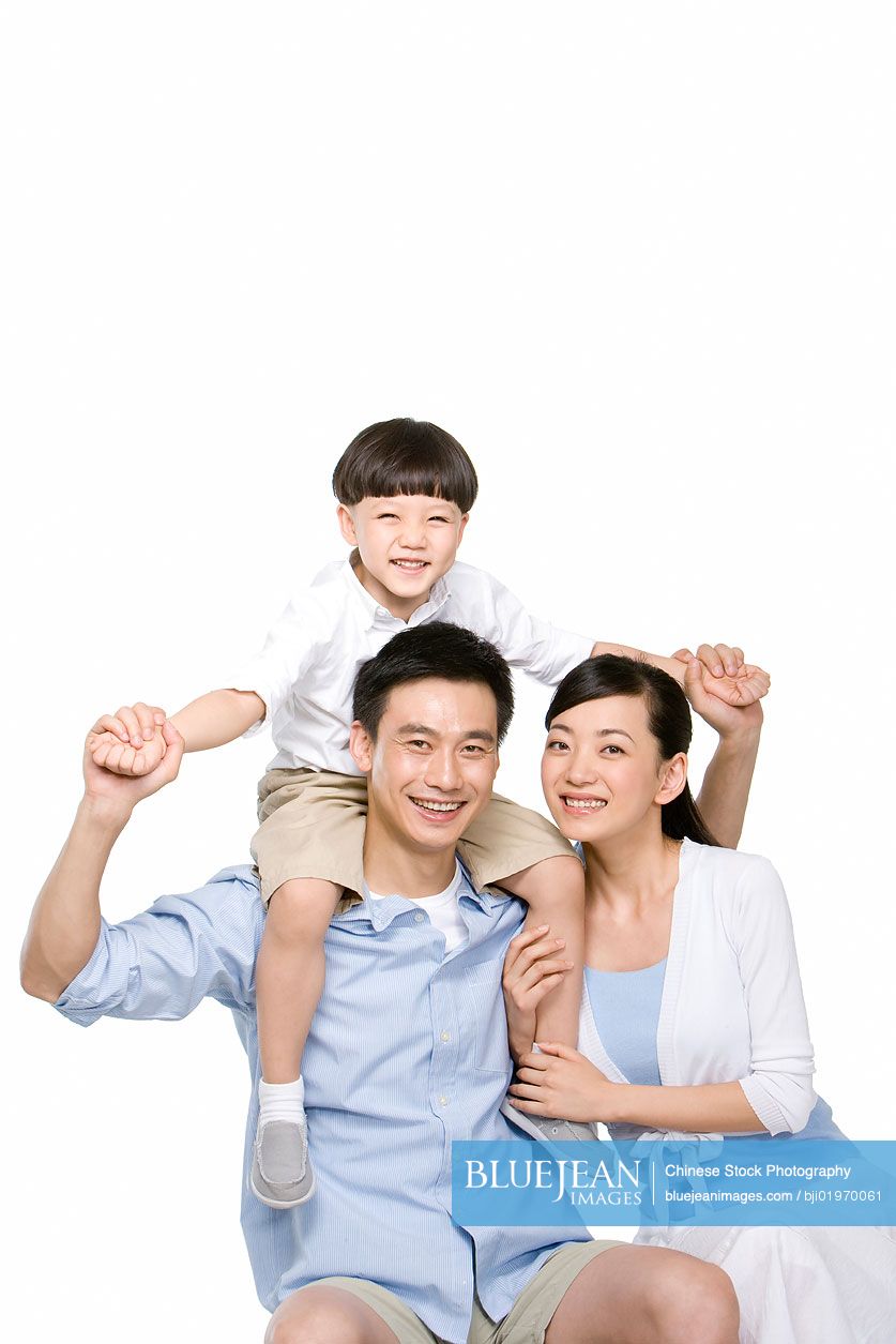 Portrait of a young Chinese family