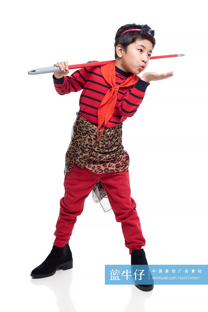 小男孩装扮成孙悟空
