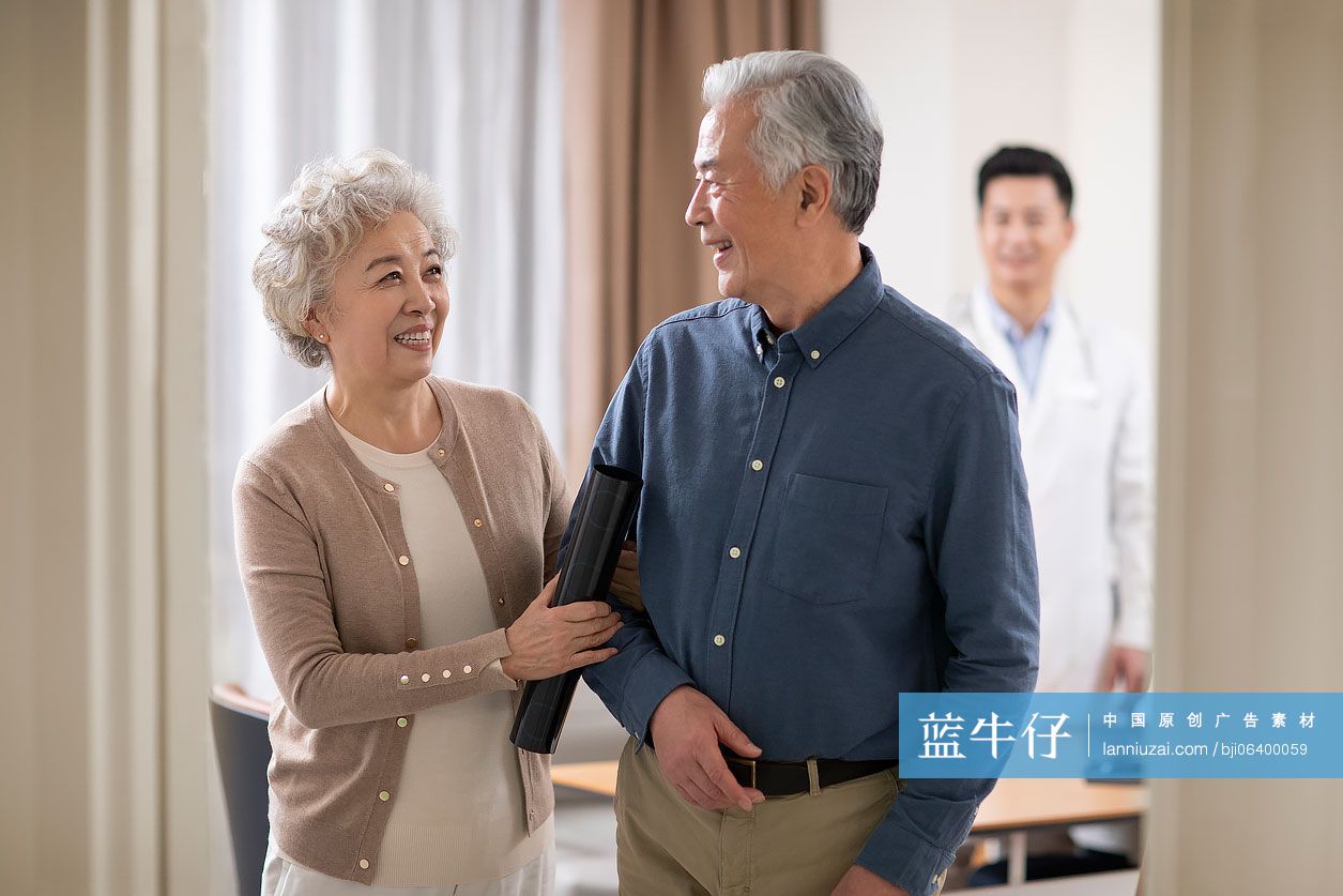 老年患者在医院就诊