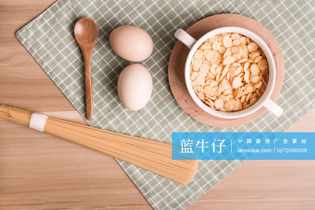 意大利面、玉米片和鸡蛋