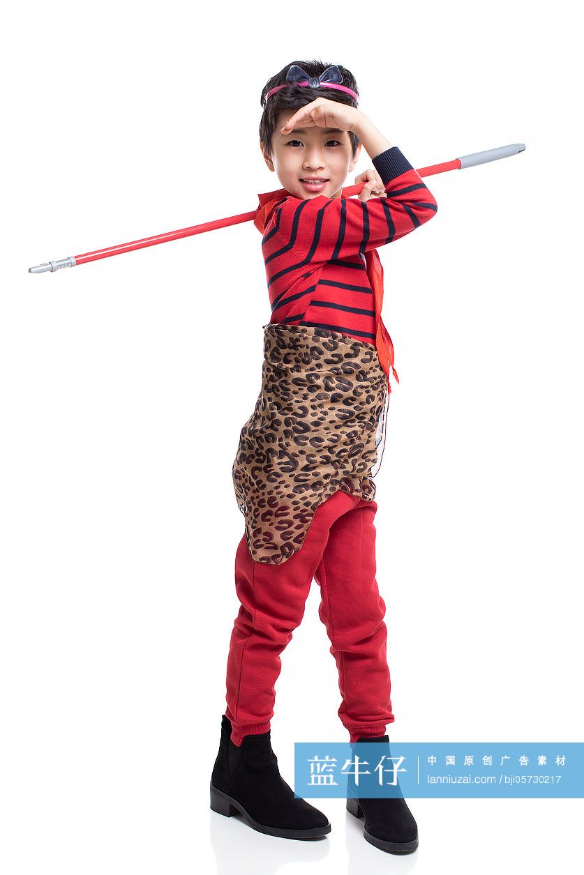 快乐的小男孩装扮成孙悟空