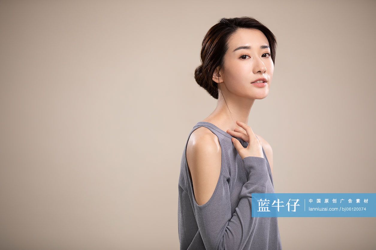 年轻漂亮的女士