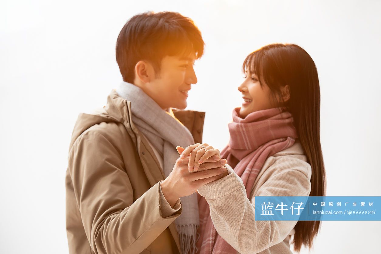 甜蜜的年轻情侣-蓝牛仔影像-中国原创广告影像素材
