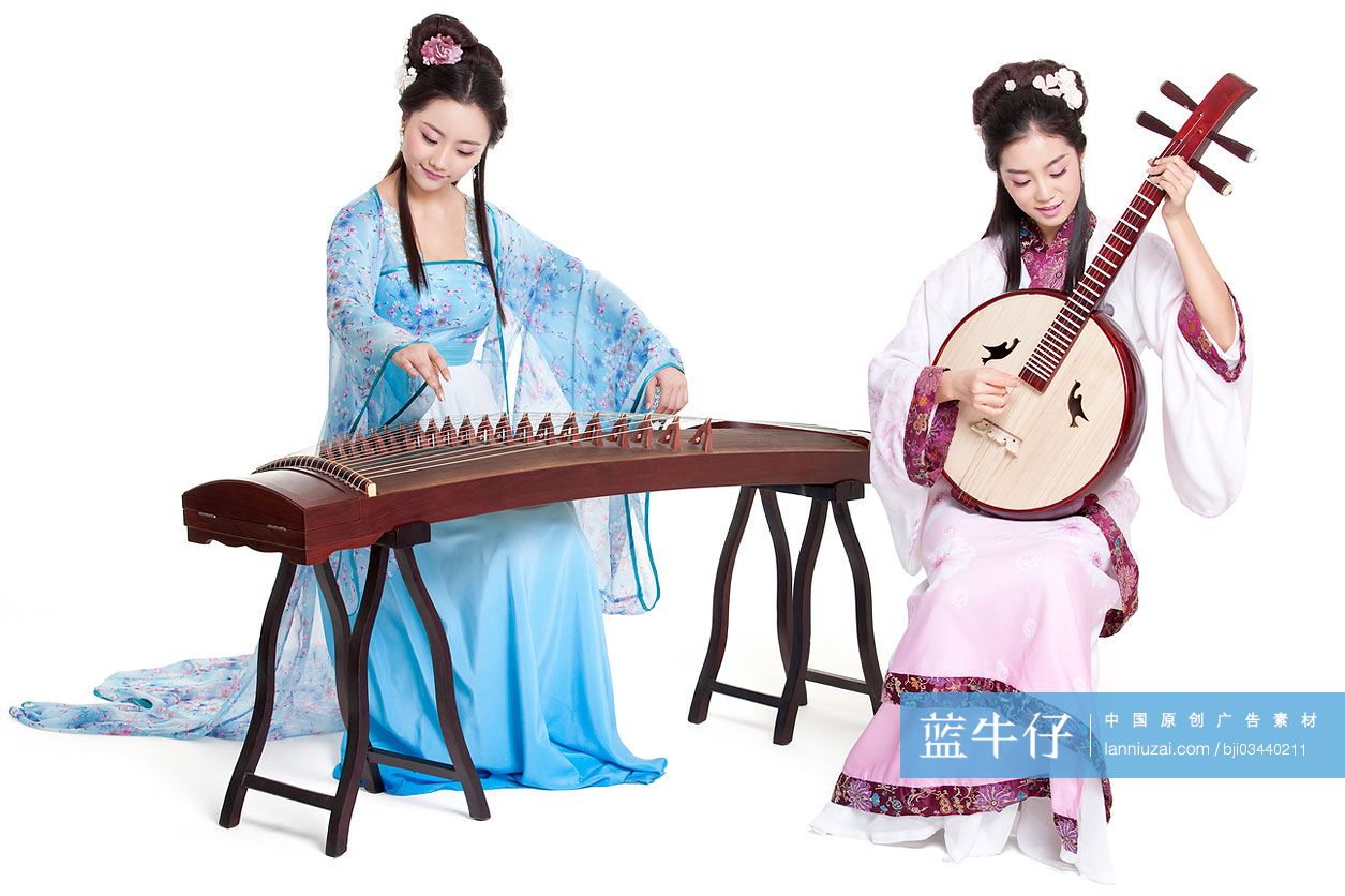 古装美女弹奏古典乐器