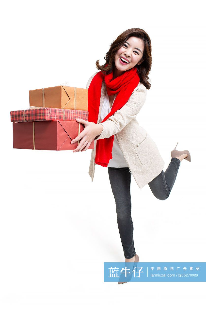 快乐的年轻女士庆祝新年