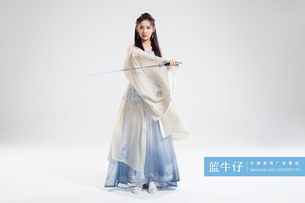 潇洒的年轻女剑客