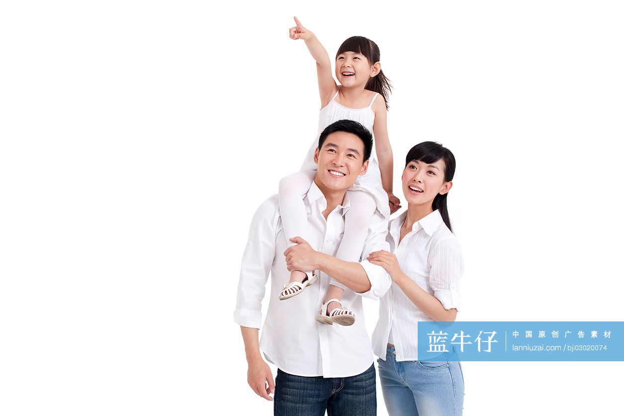 一家三口看前方