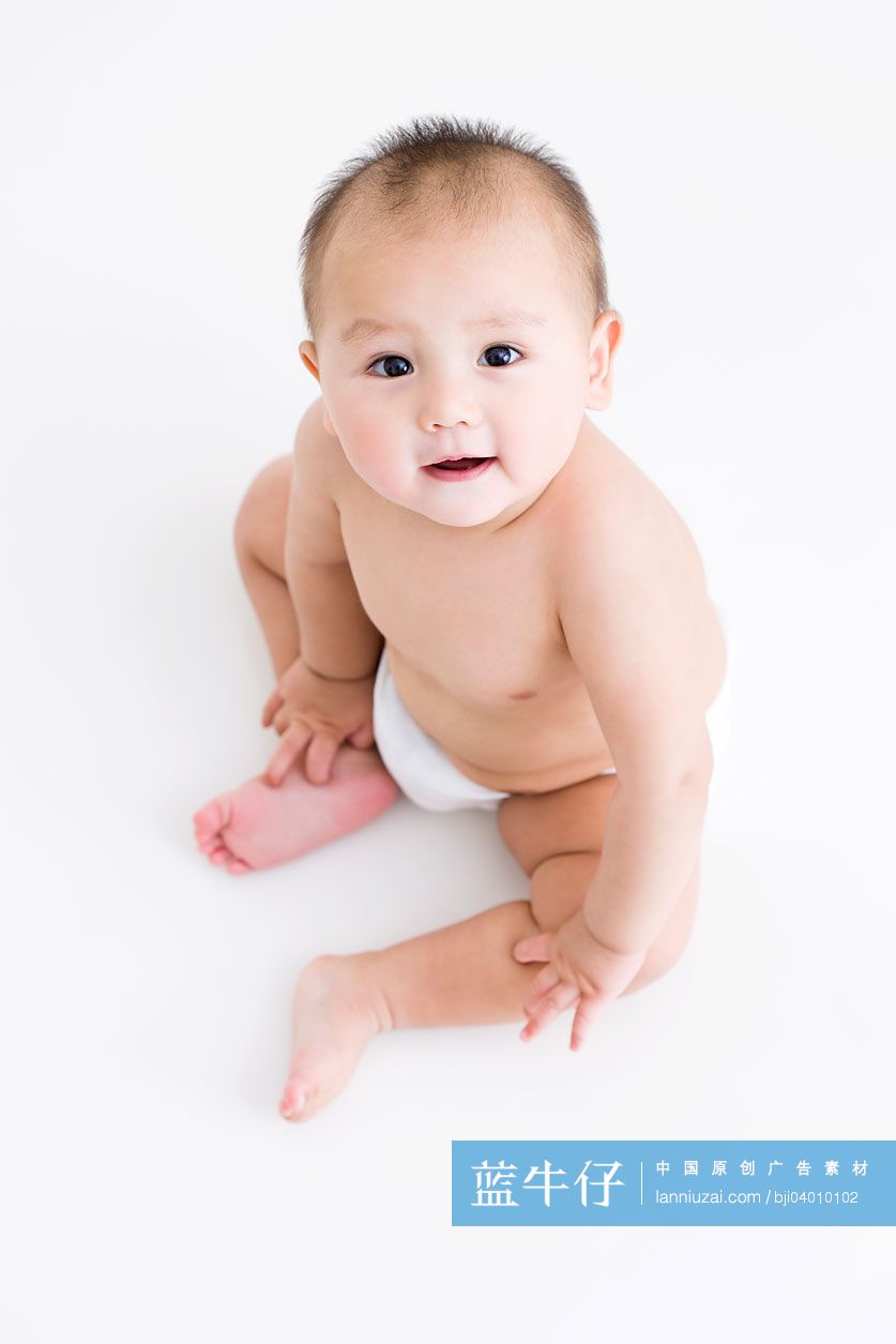 可爱的男婴