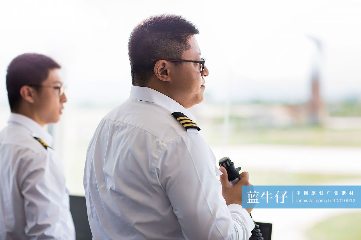 航空地面控制中心工作人员