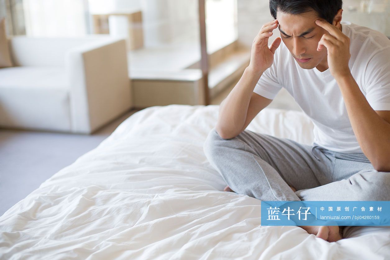 年轻男子头痛