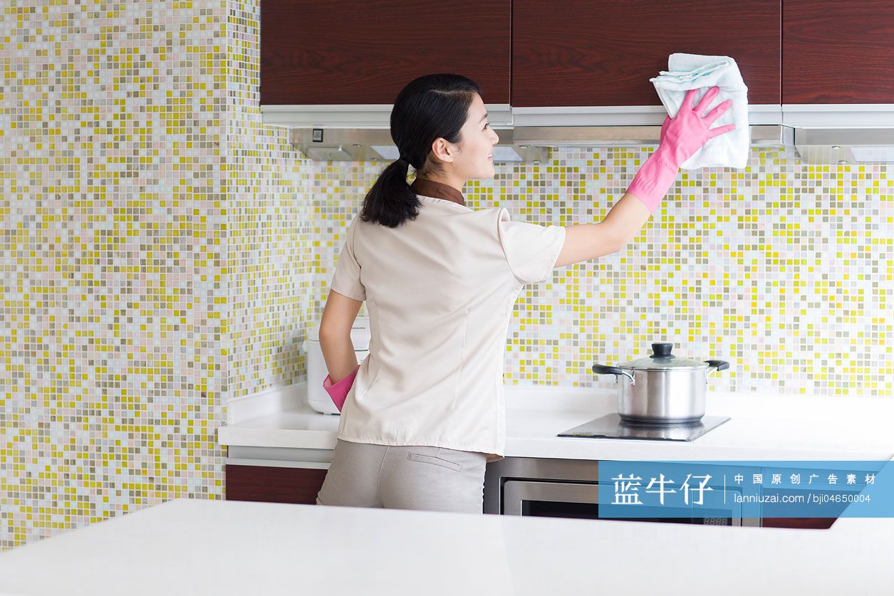 家政服务打扫厨房