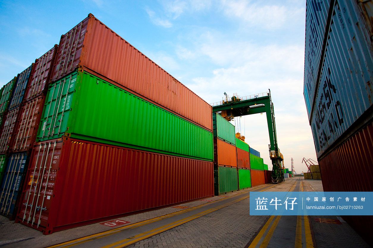 码头上的集装箱
