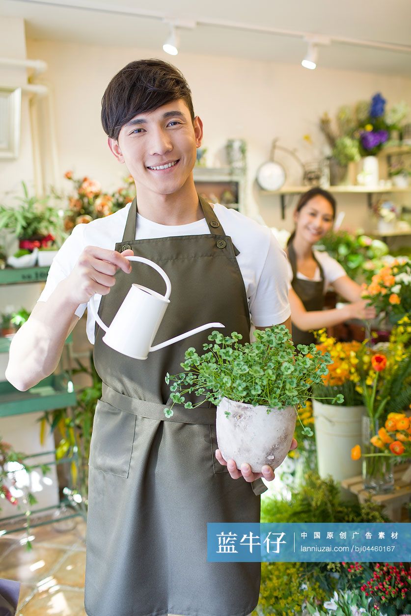 花店老板给植物浇水