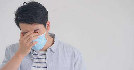 Young Chinese man with surgical mask in pain,4K