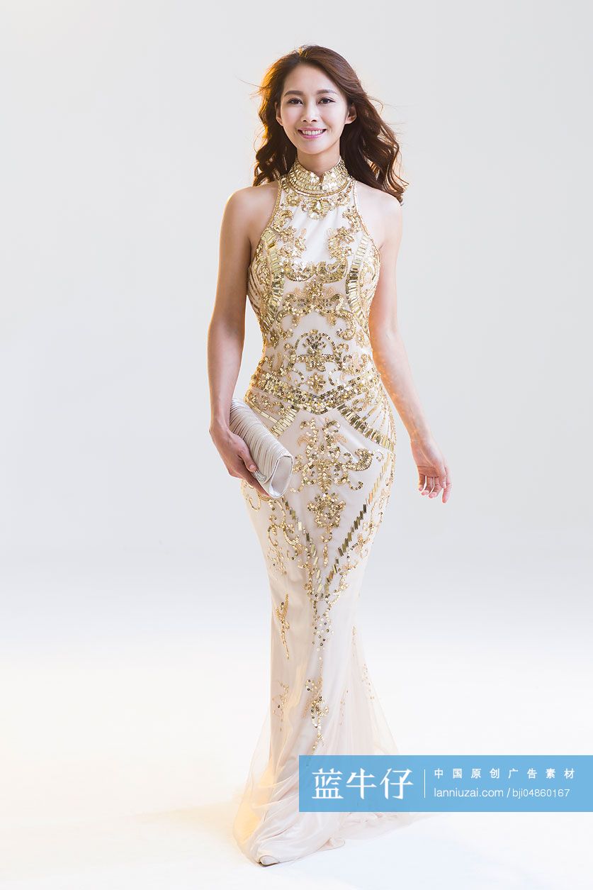 穿晚礼服的优雅女子