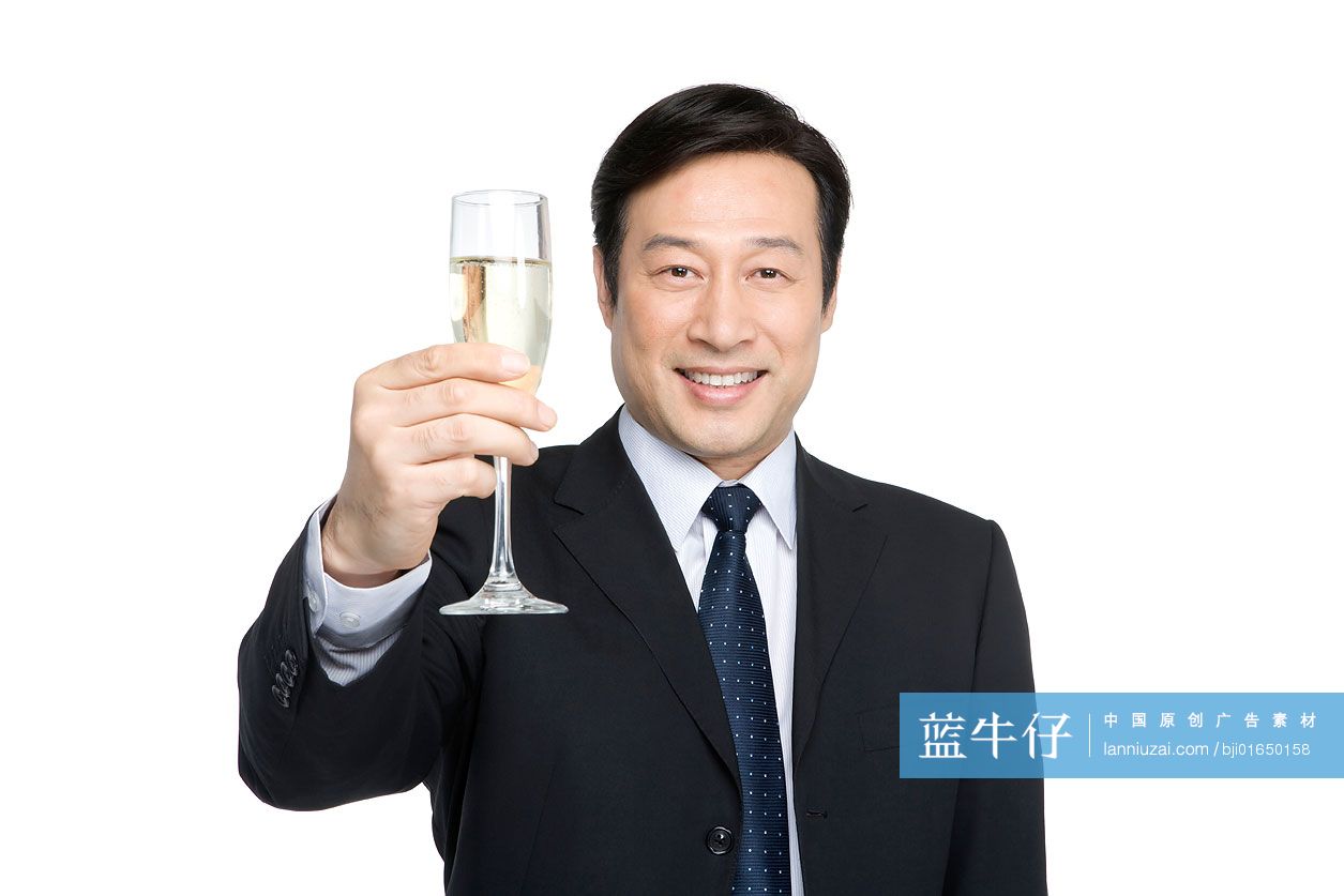 举杯庆祝的商务人士