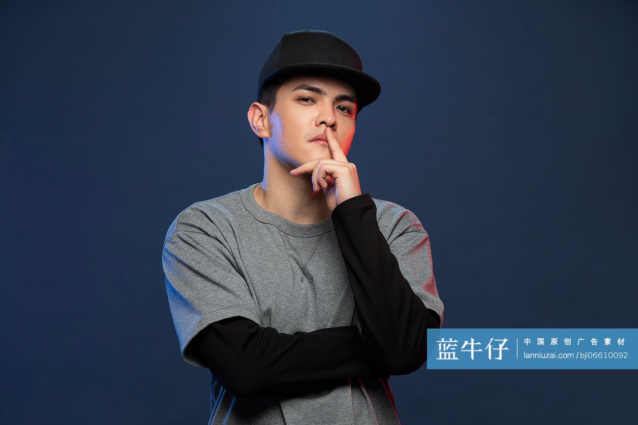 时尚的年轻男子