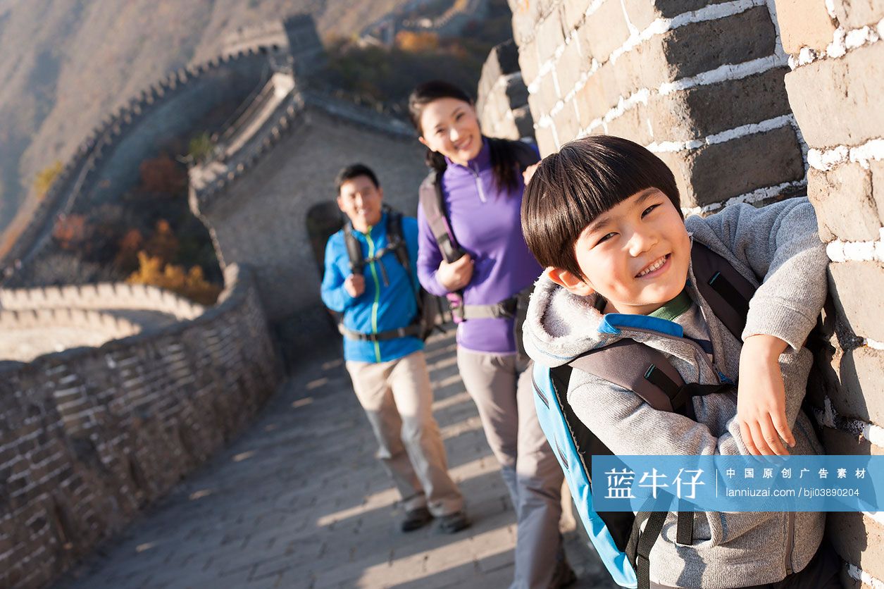一家人到长城旅游