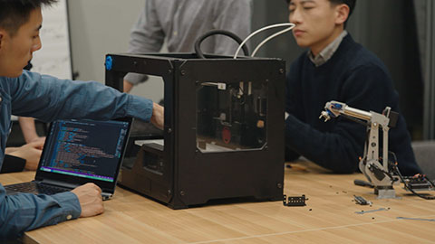 设计师团队研发3D打印机