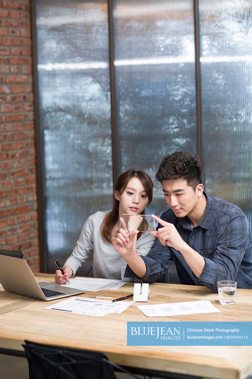 Chinese IT workers developing smart phone