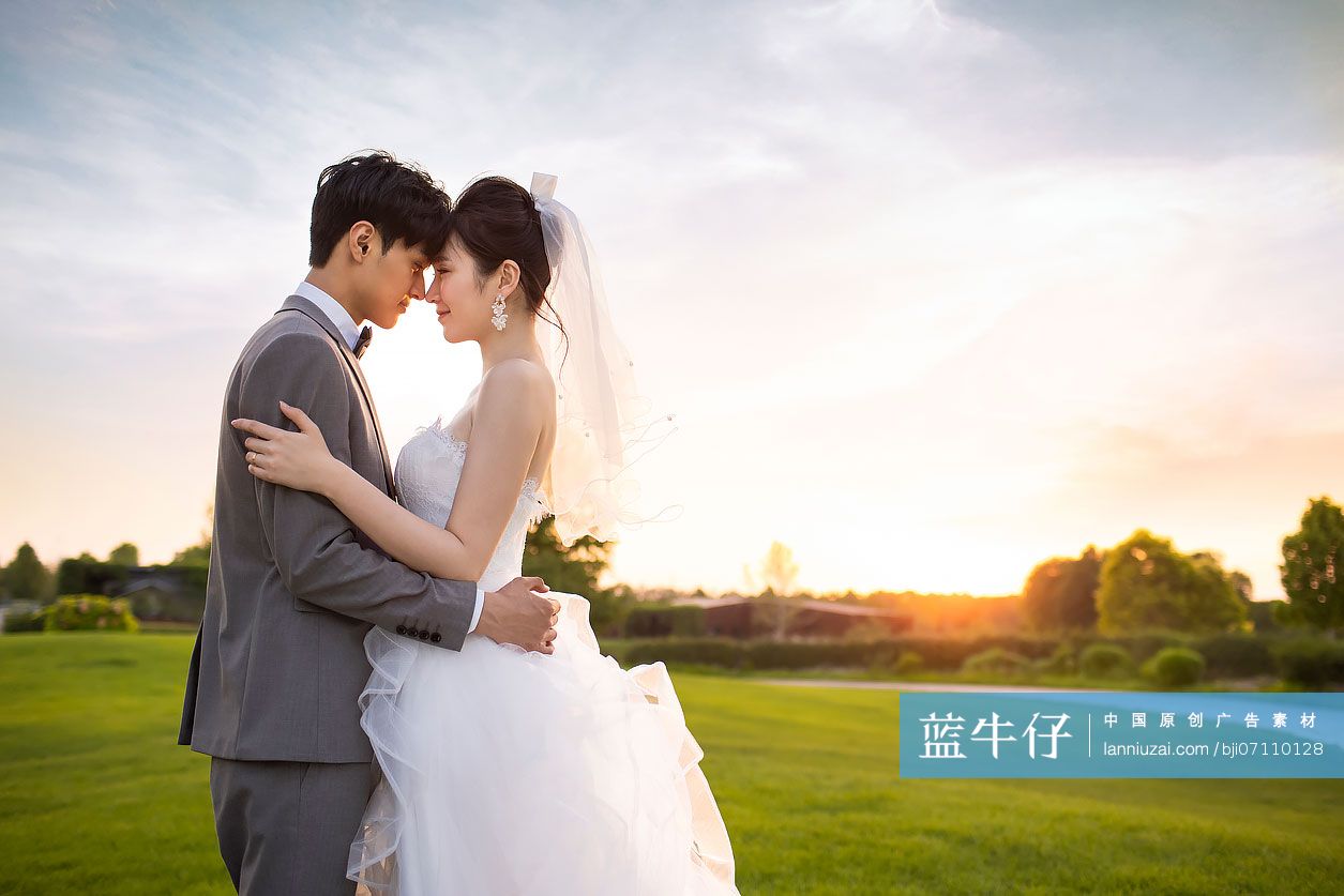 快乐的新郎新娘