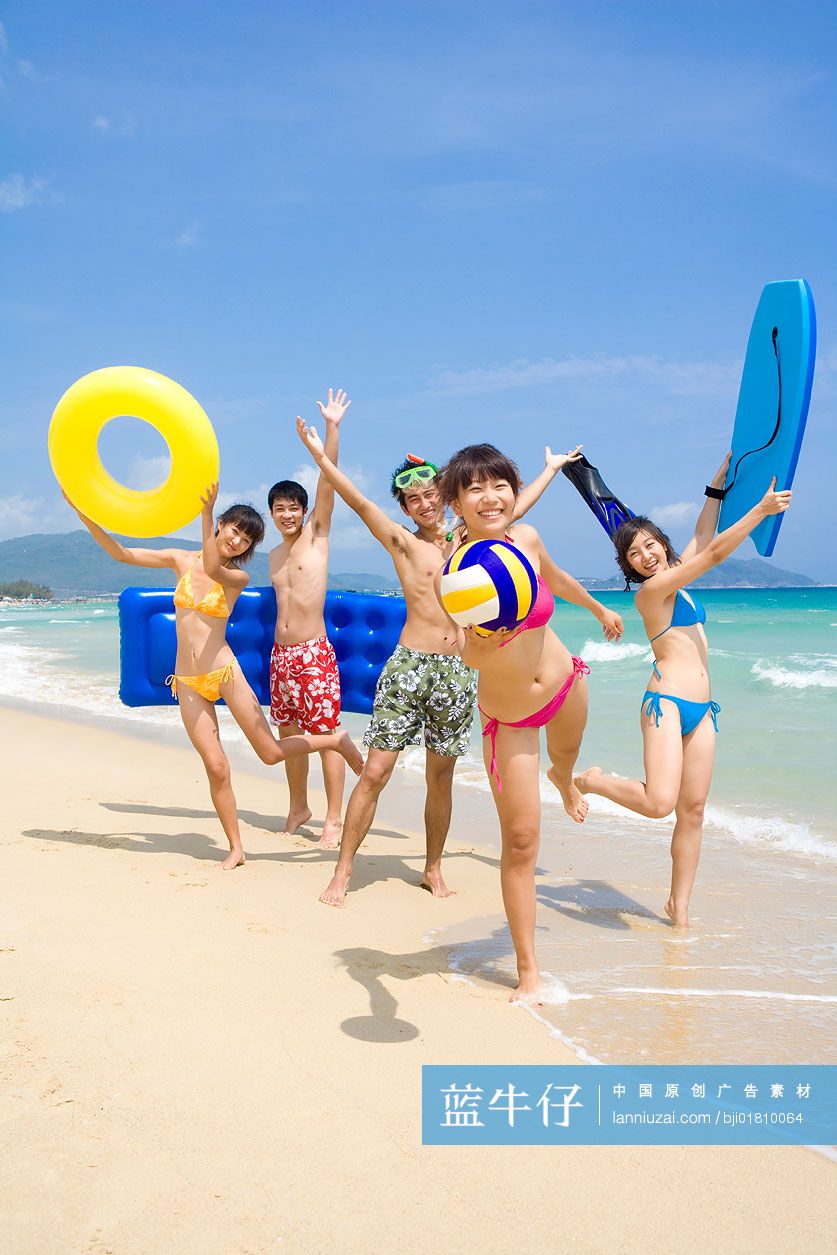 一群开心的年轻人