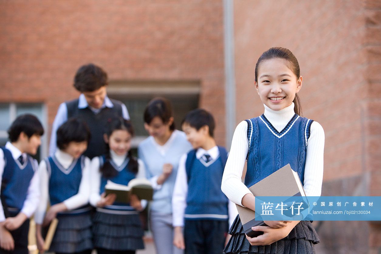 小学生在校园