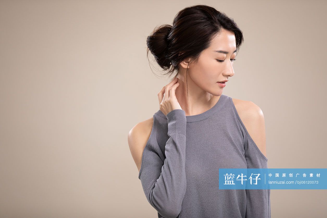 年轻漂亮的女士
