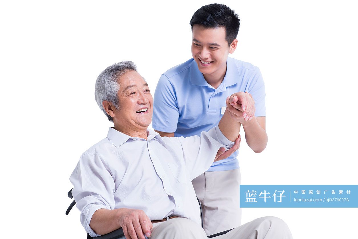 男护工关爱老人