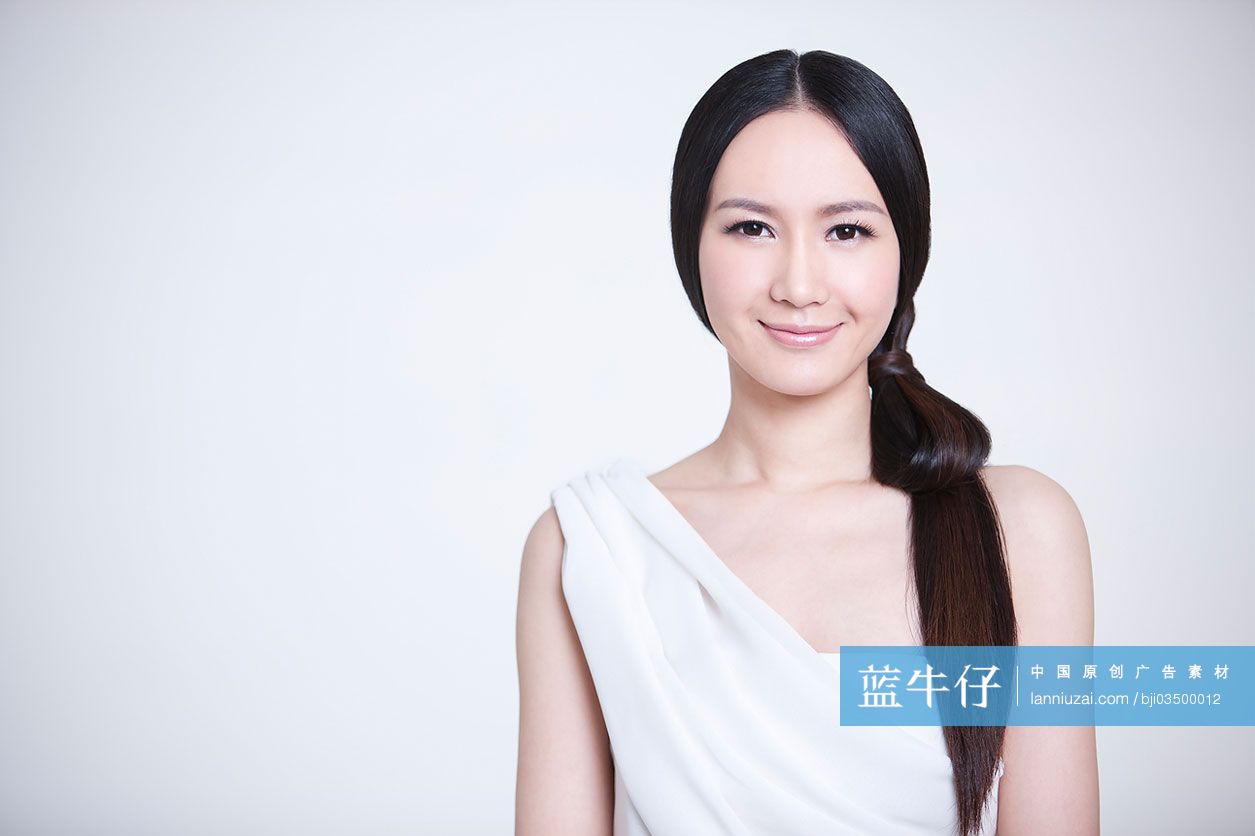 美丽的年轻女子