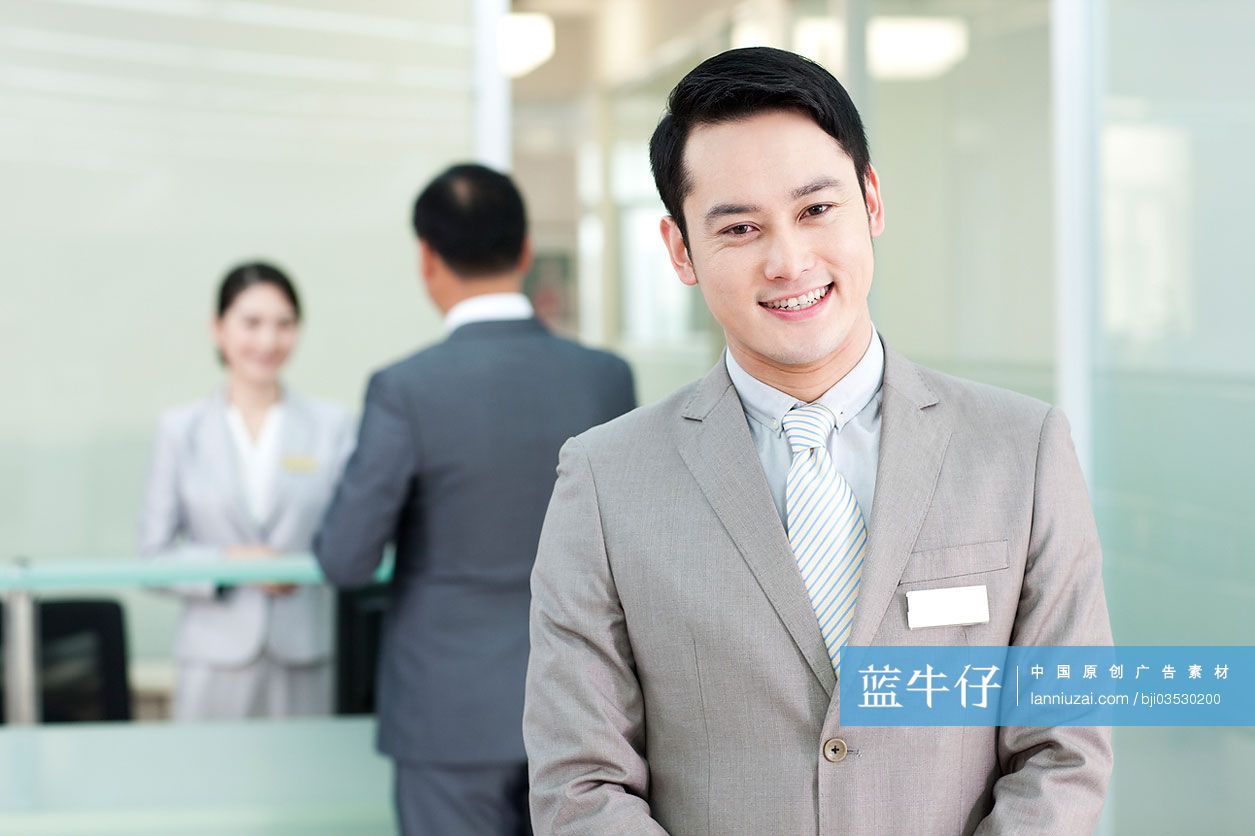 前台的工作人员-蓝牛仔影像-中国原创广告影像素材