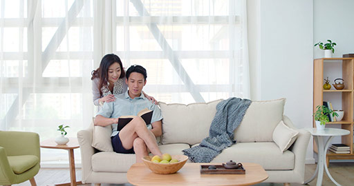 Happy young Chinese couple in living room,4K