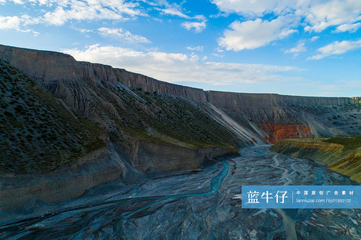 峡谷河流