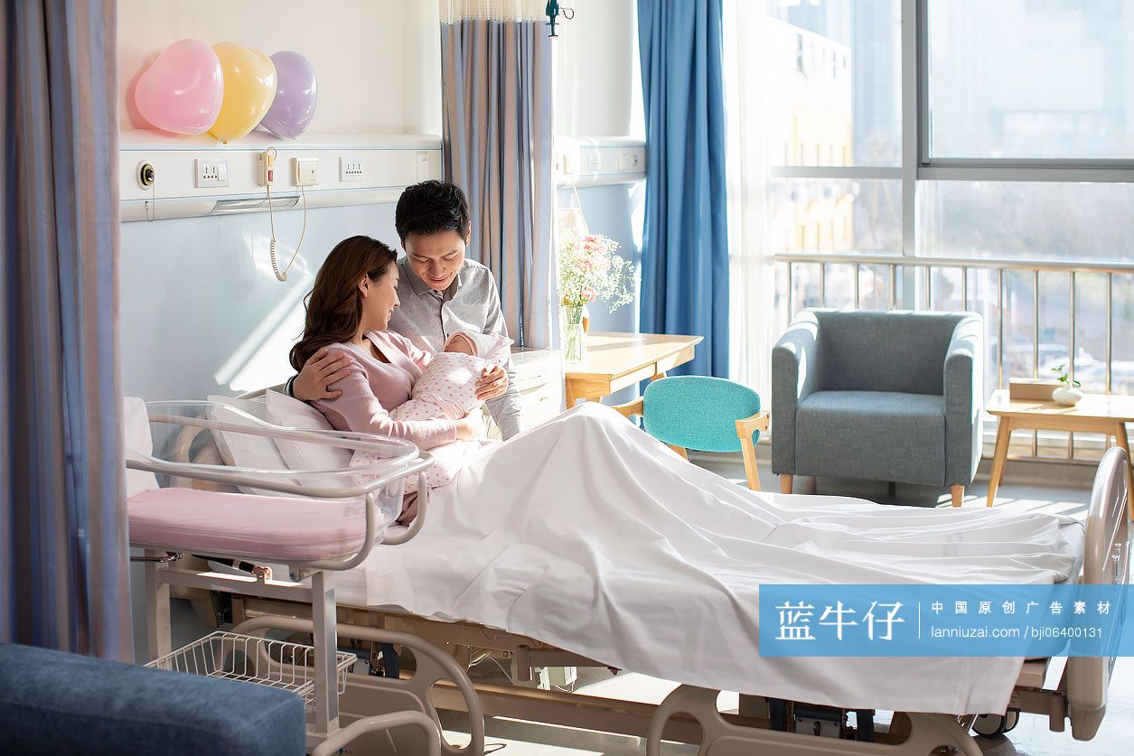 新手父母和婴儿