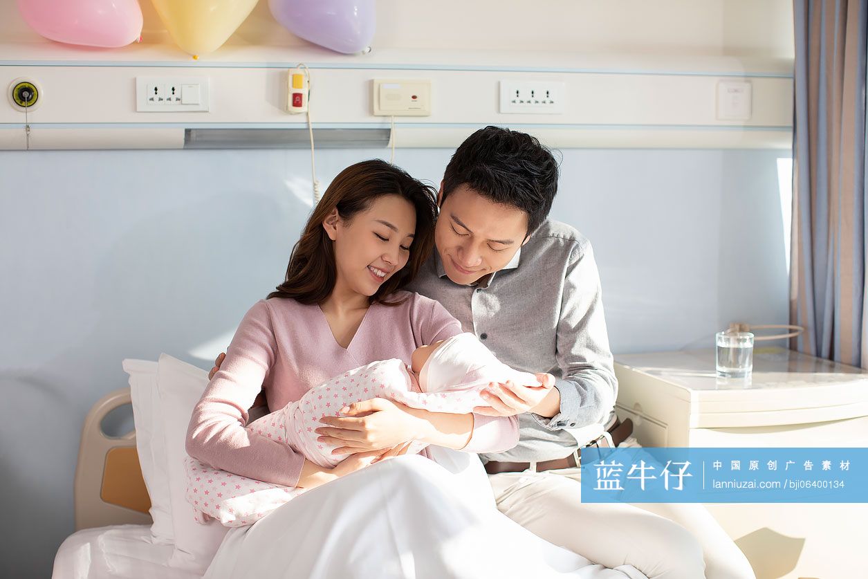 新手父母和婴儿